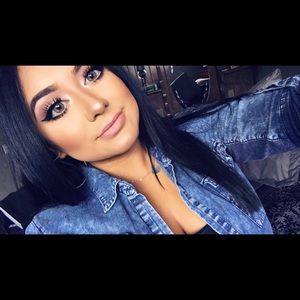 Meet your Posher, April